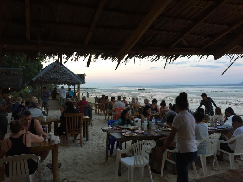 Отель Koh Ngai Camping Экстерьер фото