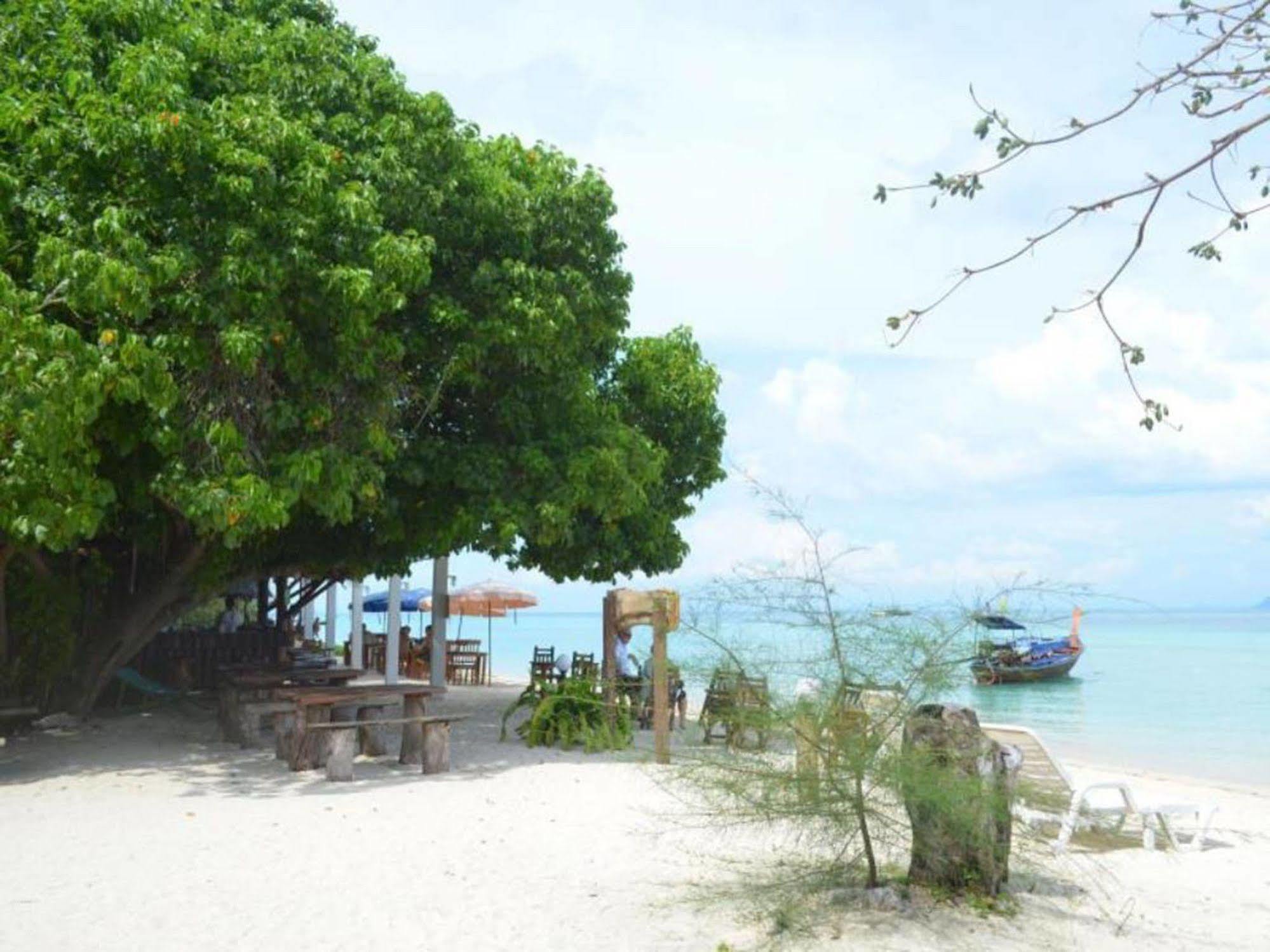 Отель Koh Ngai Camping Экстерьер фото